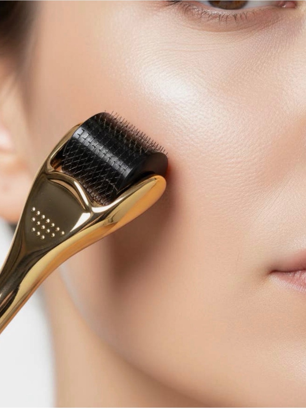 Gold Derma Roller - Micro-Needle Facial Tool - Picture 3 of 4